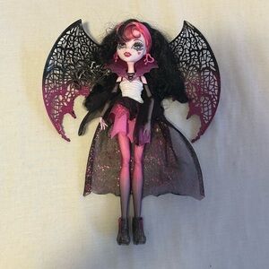 mh ghouls rule draculaura